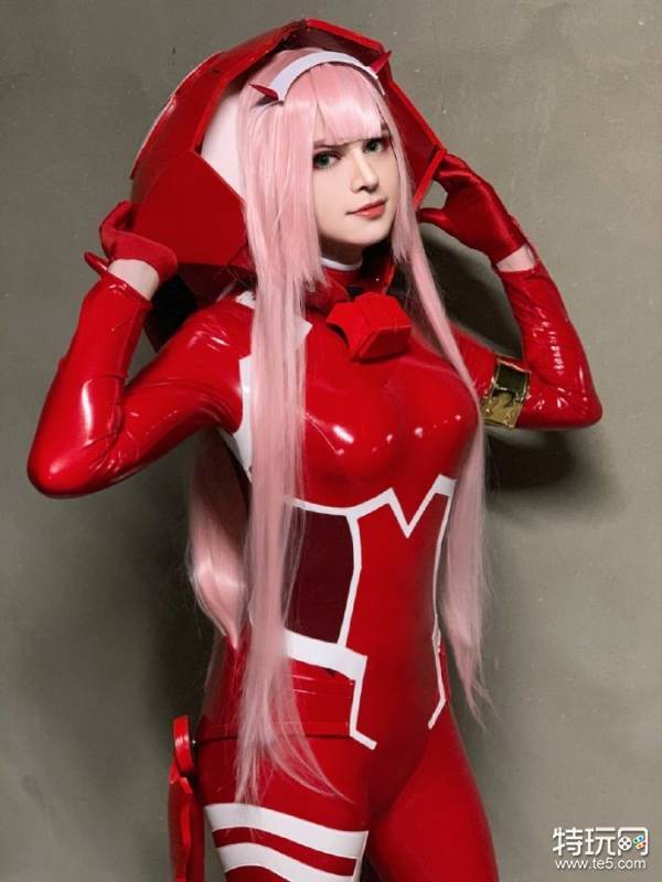 的是年度电子竞技名人榜,而sneaky入选的是电子竞技年度cosplay奖项