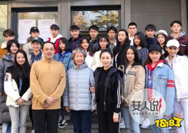 关晓彤班级合影 美女一大把随便一抓都比关晓