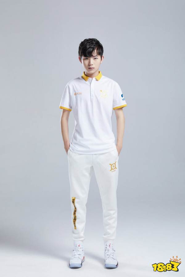 逐日之灵,战无止境!xq队员定妆照姓名:董翰文位置:辅助xq.