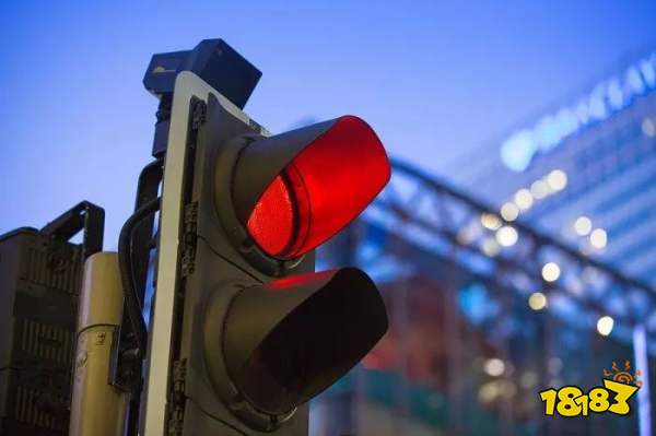 世界上是先有红绿灯还是先有汽车呢 先有汽车 先有红绿灯