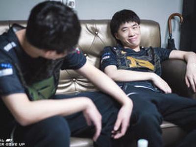 <b>RNG拍摄花絮：并肩同行 闯出天地！</b>