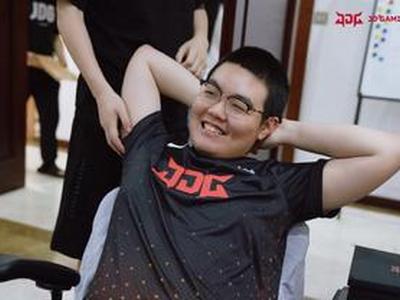JDG赛后返图：榜一体验卡续上
