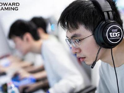 <b>EDG训练日常：银龙骑士们正在全神贯注训练中</b>