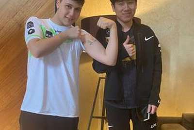 Brance与GALA合照秀肌肉亮出“Bot GAP”