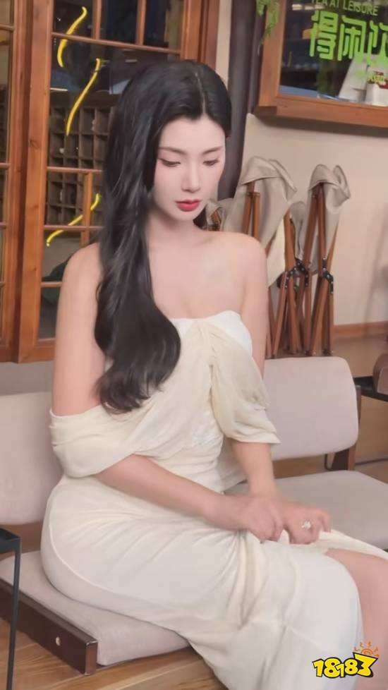 王星辰长裙造型