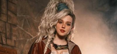 《怪物猎人：荒野》杰玛超还原 Cos：Sasha Holland 把“铁匠铺的炽热”演到位