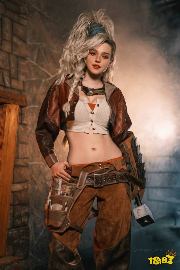 杰玛 Cos 姿态:举锤动作还原