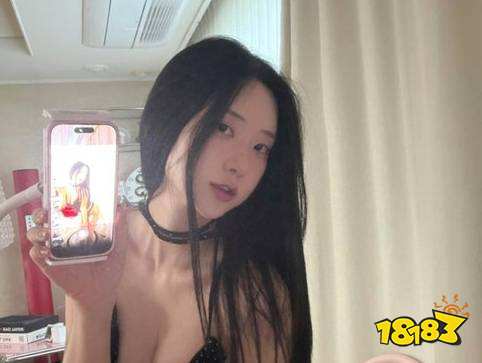 申才恩最新发布的大胆造型照片(《剑星》角色体模)