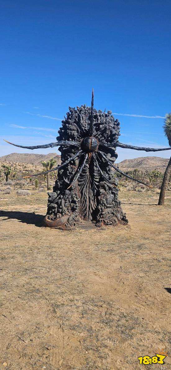 神秘雕像现场近照